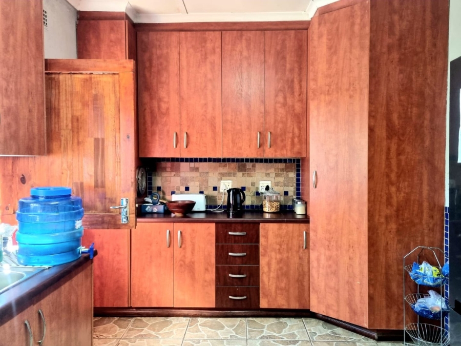 3 Bedroom Property for Sale in Heuwelsig Northern Cape